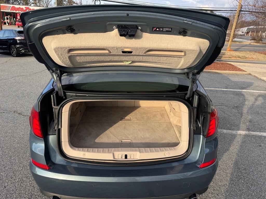 BMW 5-Series Gran Turismo 535i 2011