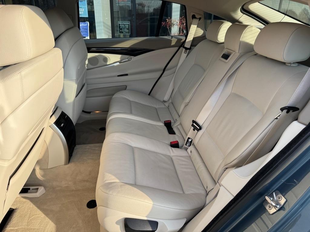 BMW 5-Series Gran Turismo 535i 2011