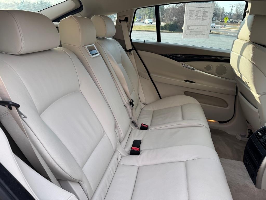 BMW 5-Series Gran Turismo 535i 2011