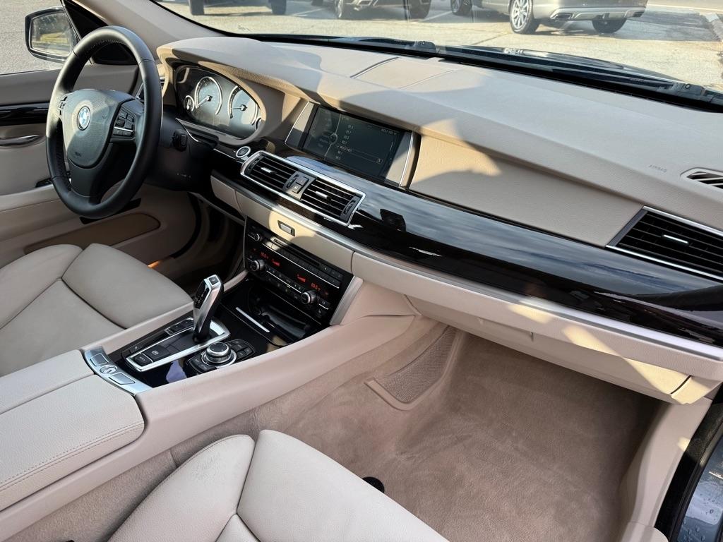 BMW 5-Series Gran Turismo 535i 2011