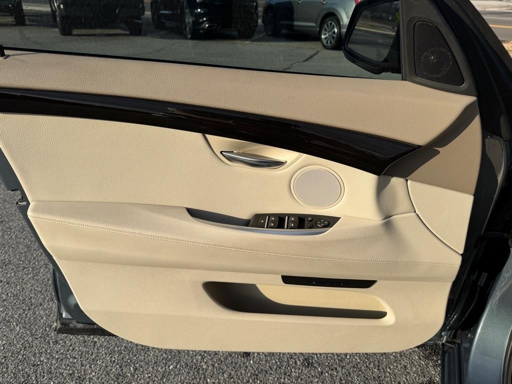 BMW 5-Series Gran Turismo 535i 2011