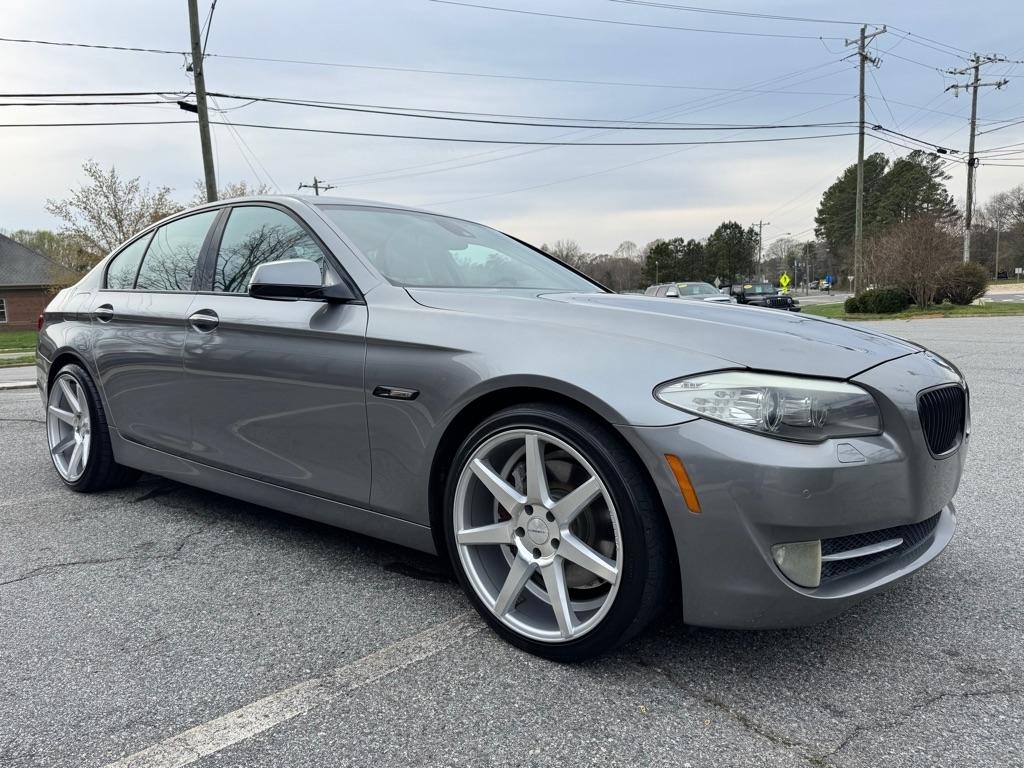 BMW 5-Series 550i 2011