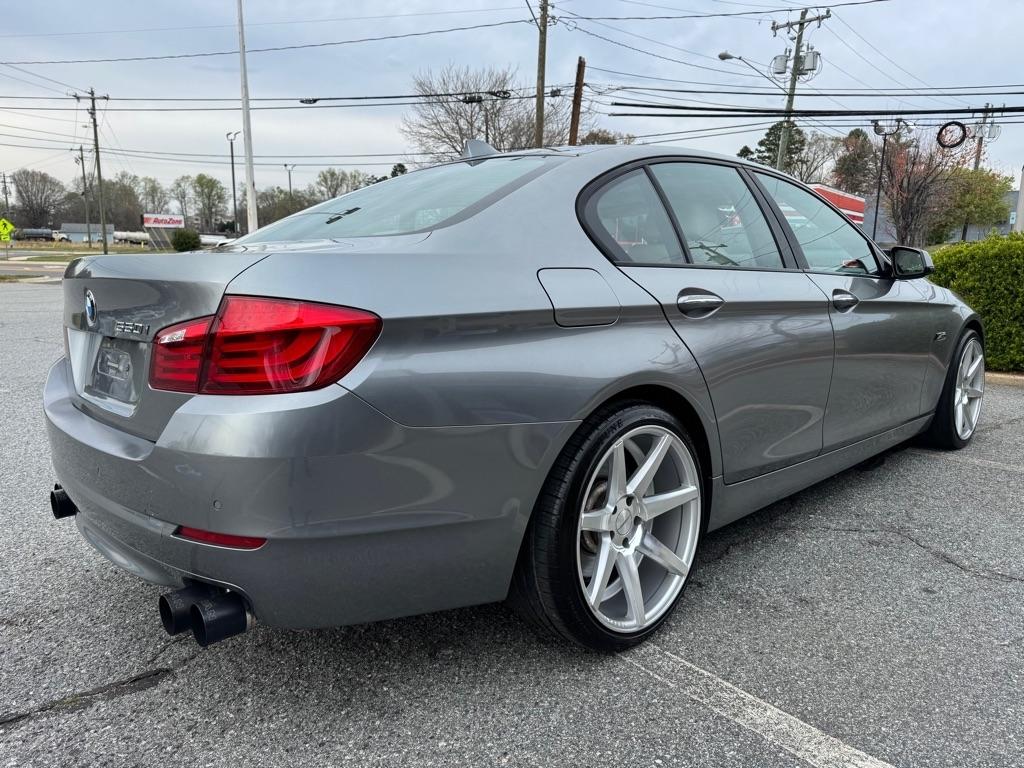 BMW 5-Series 550i 2011