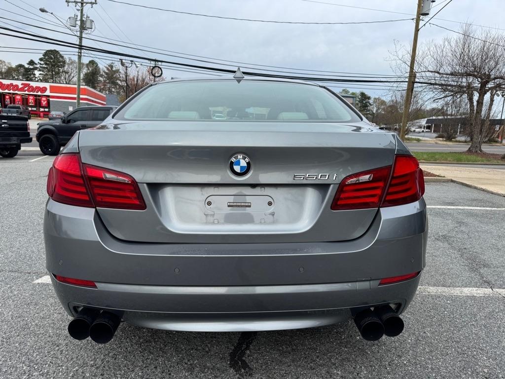 BMW 5-Series 550i 2011