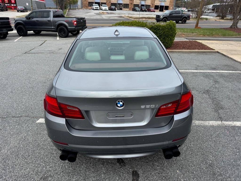 BMW 5-Series 550i 2011