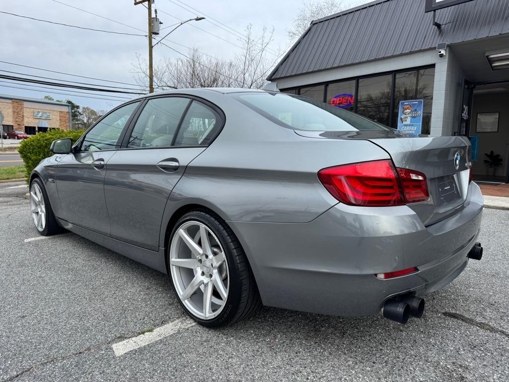 BMW 5-Series 550i 2011