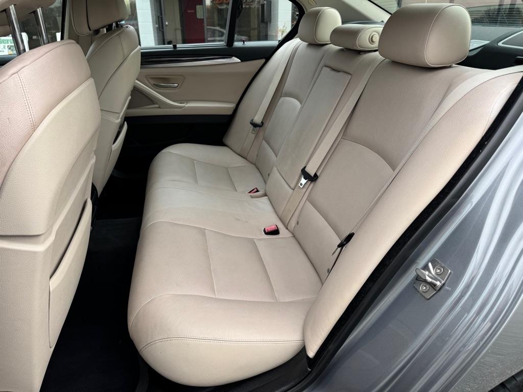 BMW 5-Series 550i 2011