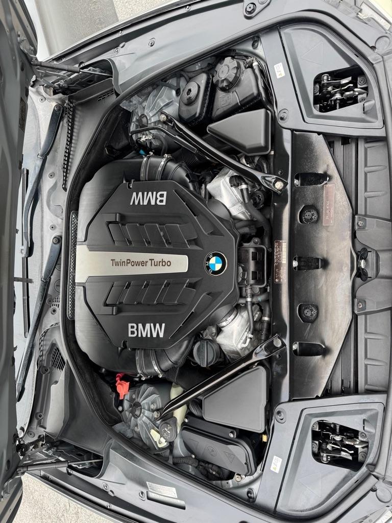 BMW 5-Series 550i 2011