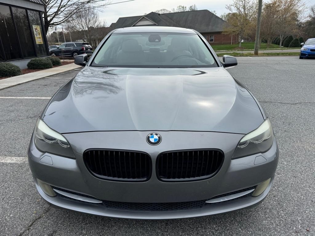 BMW 5-Series 550i 2011