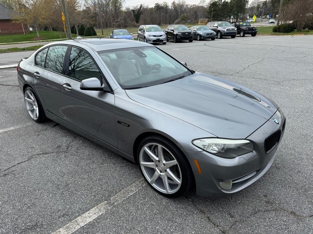 BMW 5-Series 550i 2011
