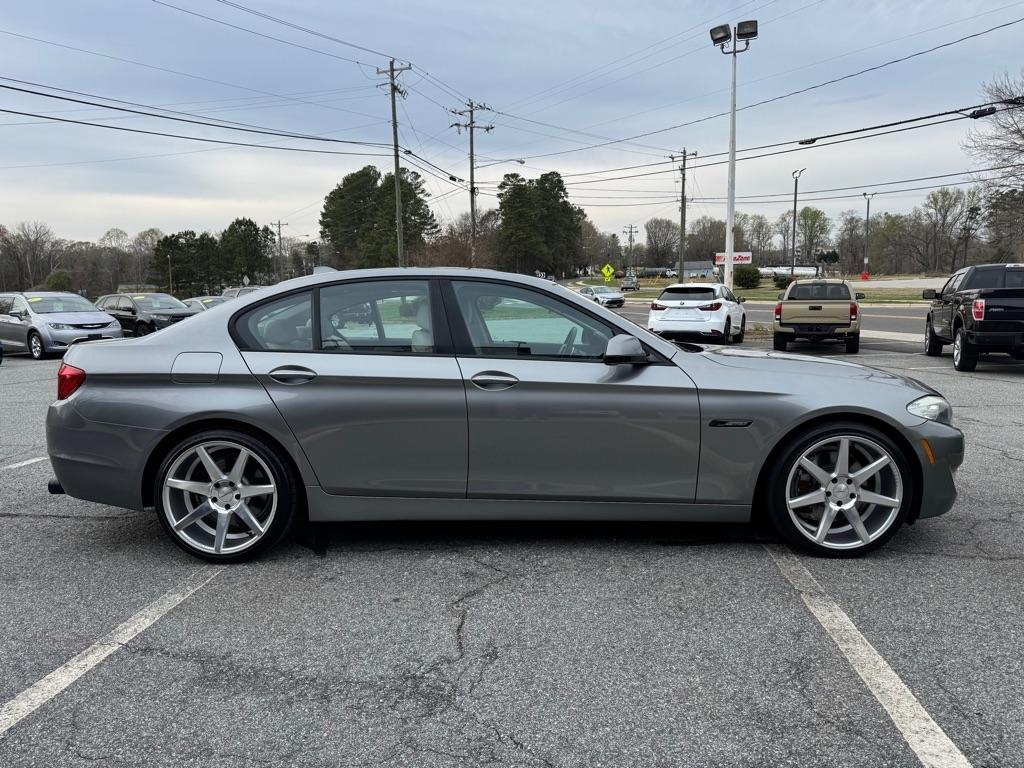 BMW 5-Series 550i 2011