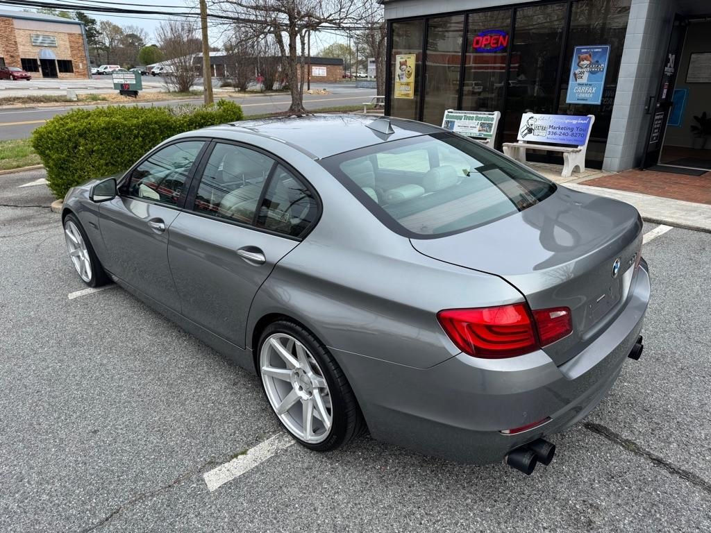 BMW 5-Series 550i 2011