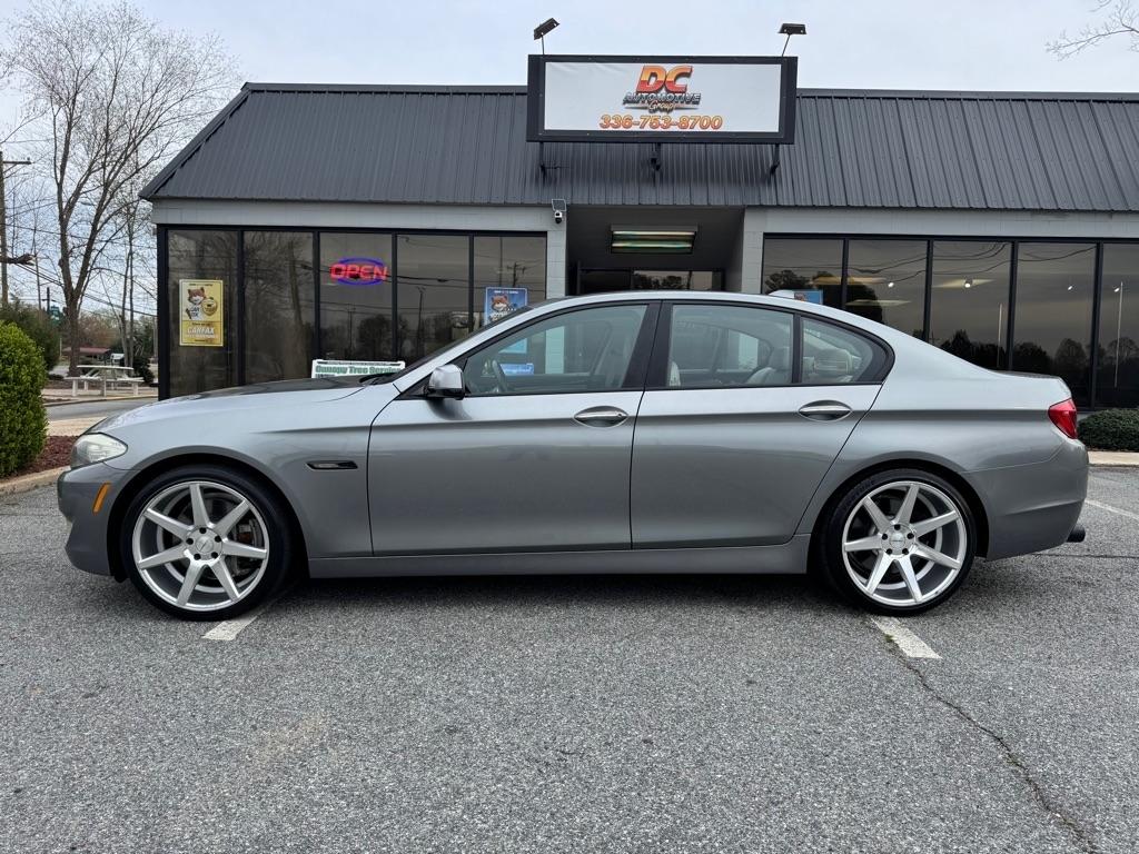 BMW 5-Series 550i 2011