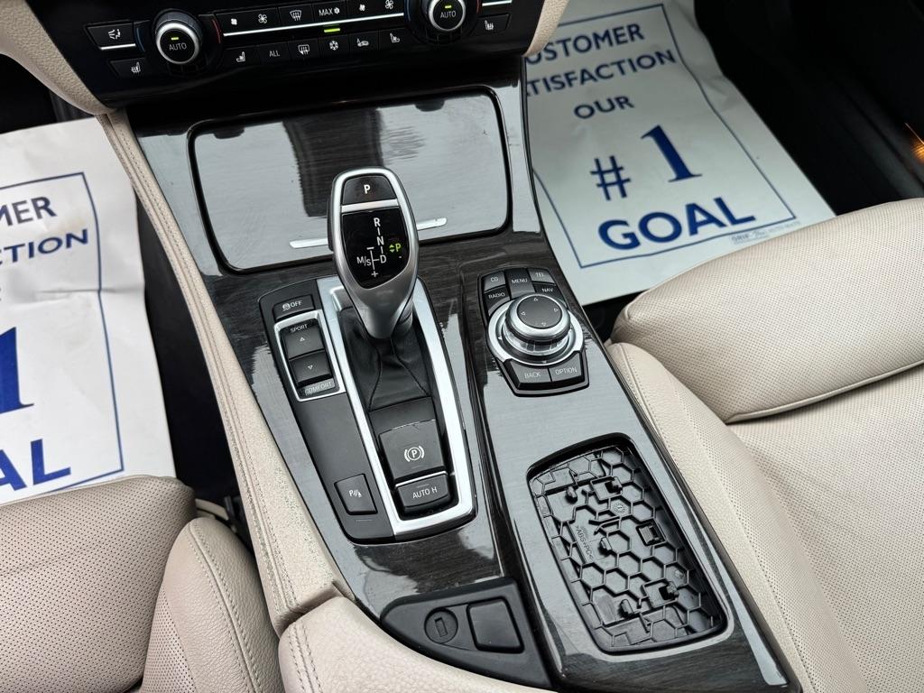 BMW 5-Series 550i 2011