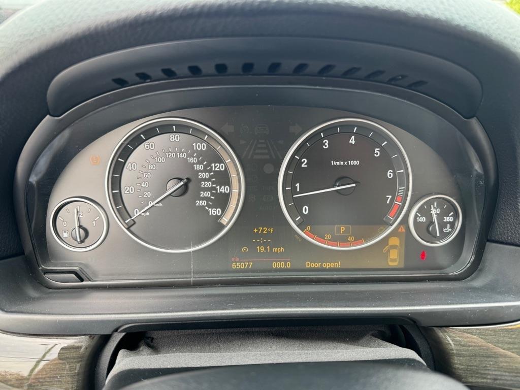 BMW 5-Series 550i 2011