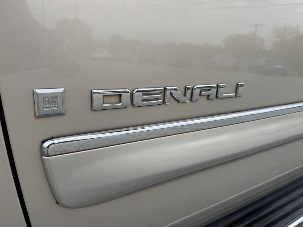 GMC Yukon Denali AWD 2008