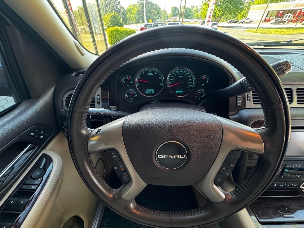 GMC Yukon Denali AWD 2008