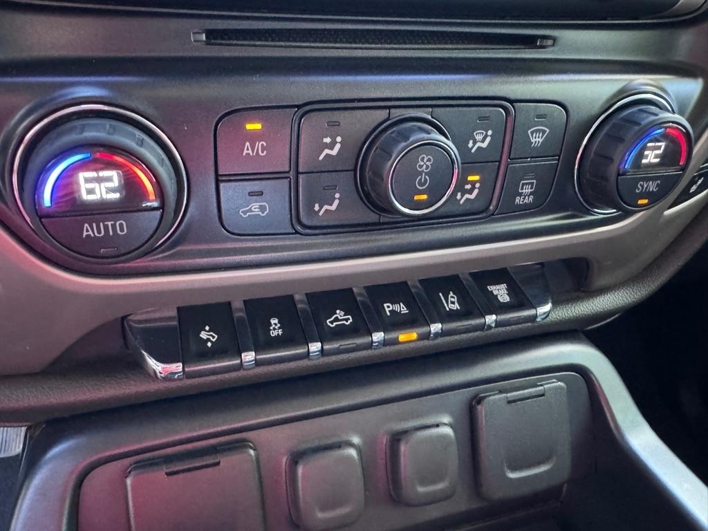 GMC Sierra 3500HD Denali Crew Cab 4WD 2015