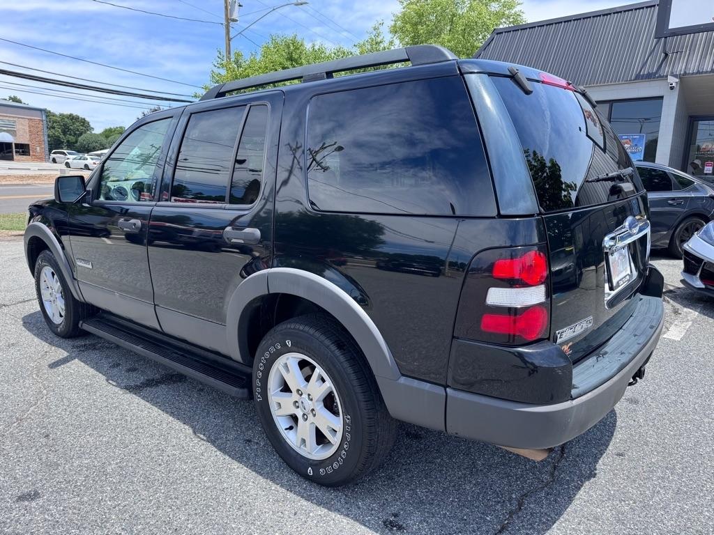 Ford Explorer XLT 4.0L 2WD 2006