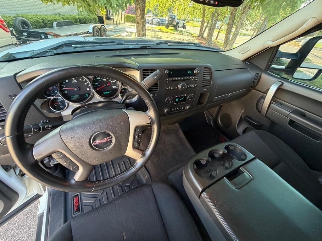 GMC Sierra 2500HD SLE Crew Cab 4WD 2011