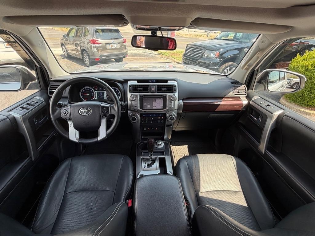 Toyota 4Runner Limited 4WD V6 2016