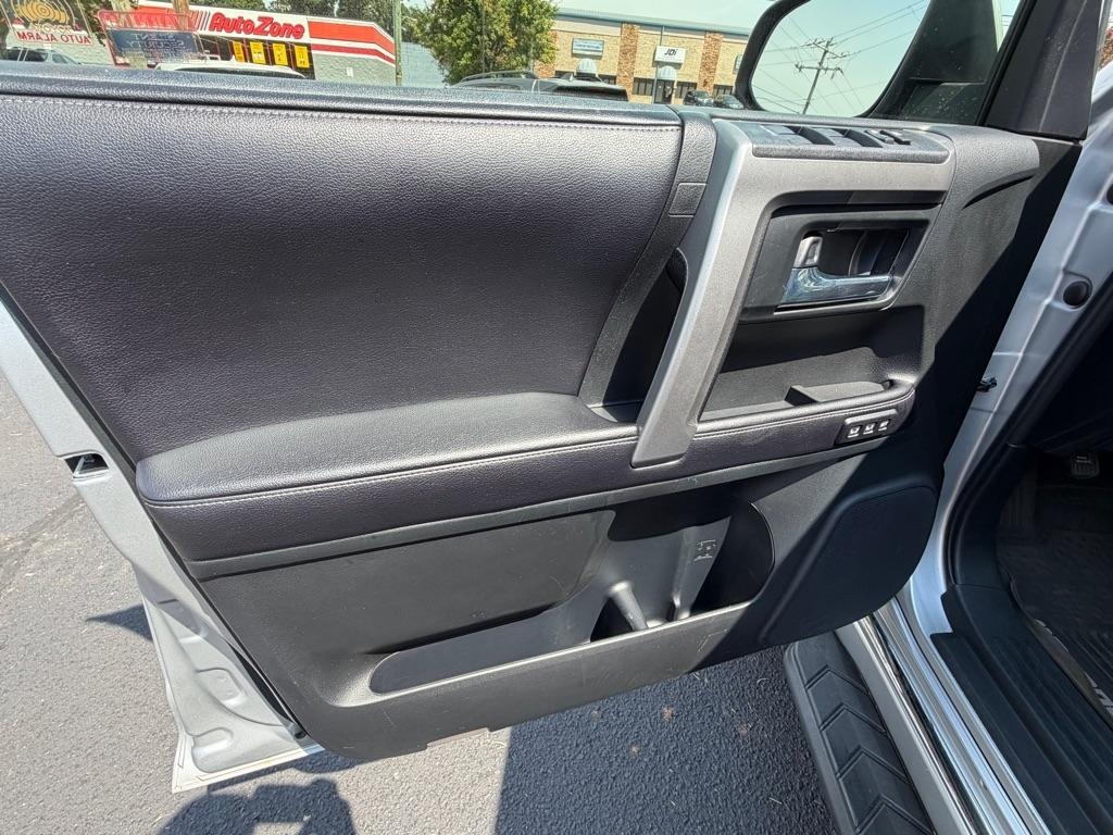 Toyota 4Runner Limited 4WD V6 2016