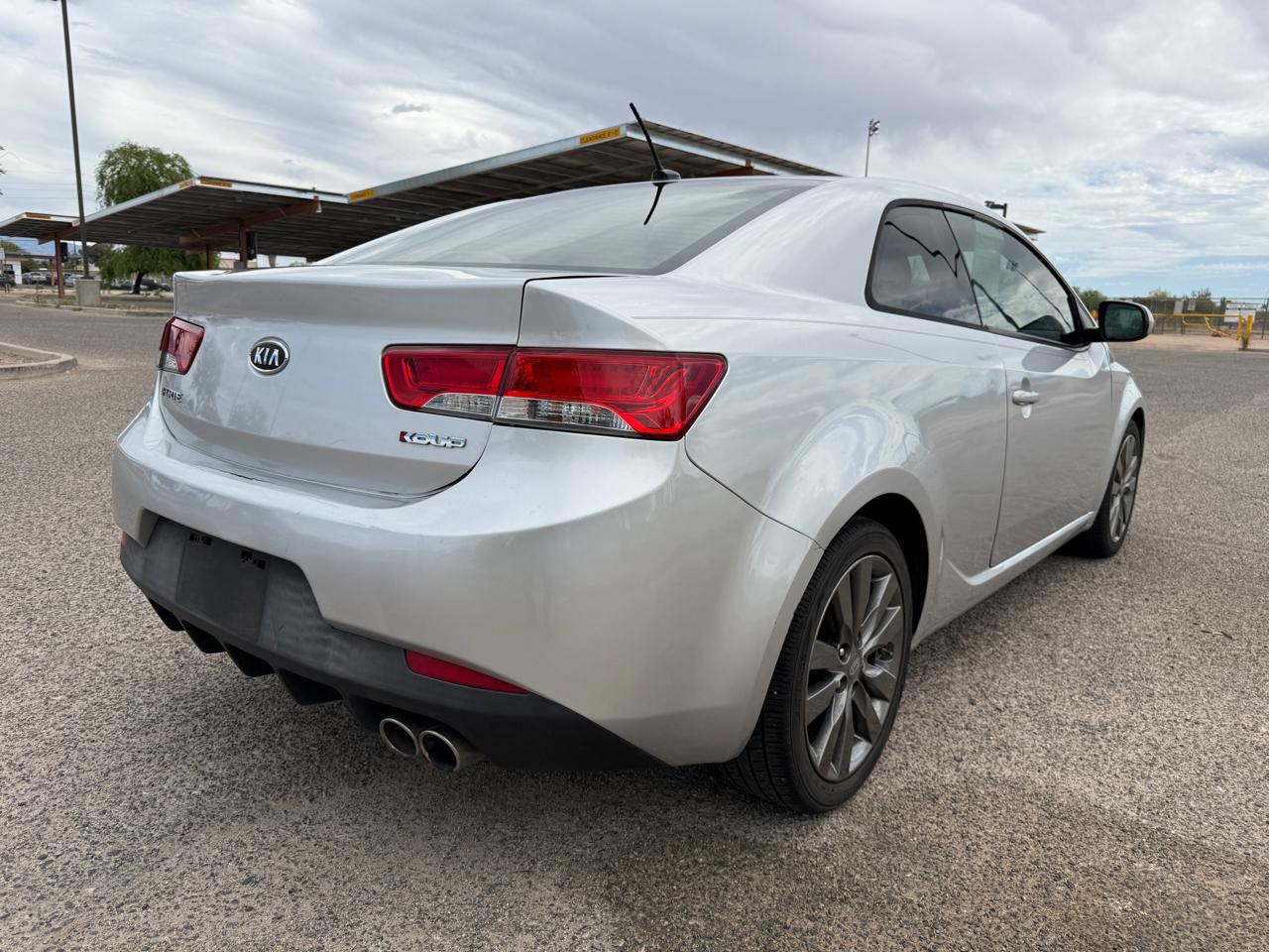 View vehicle photo 7