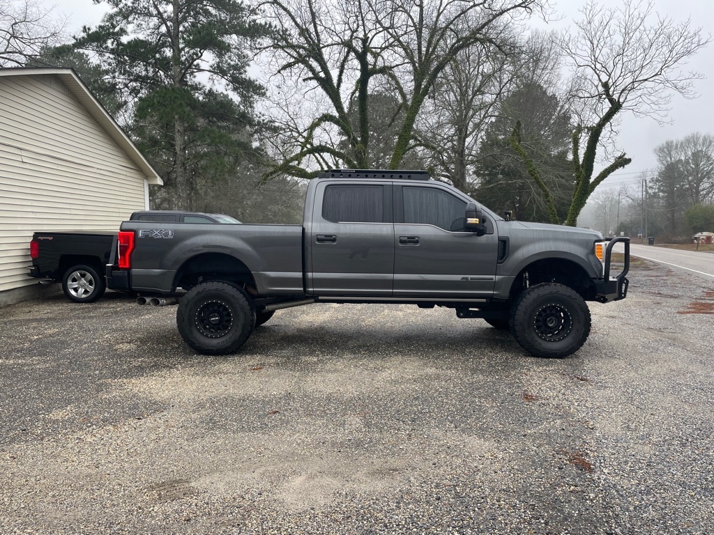 Ford F-250 SD Lariat Crew Cab 4WD 2018