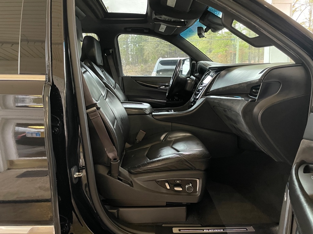 Cadillac Escalade ESV Platinum 4WD 2017