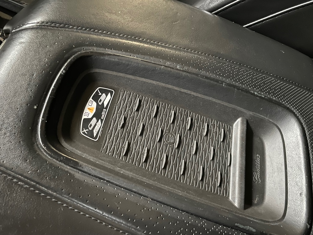 Cadillac Escalade ESV Platinum 4WD 2017