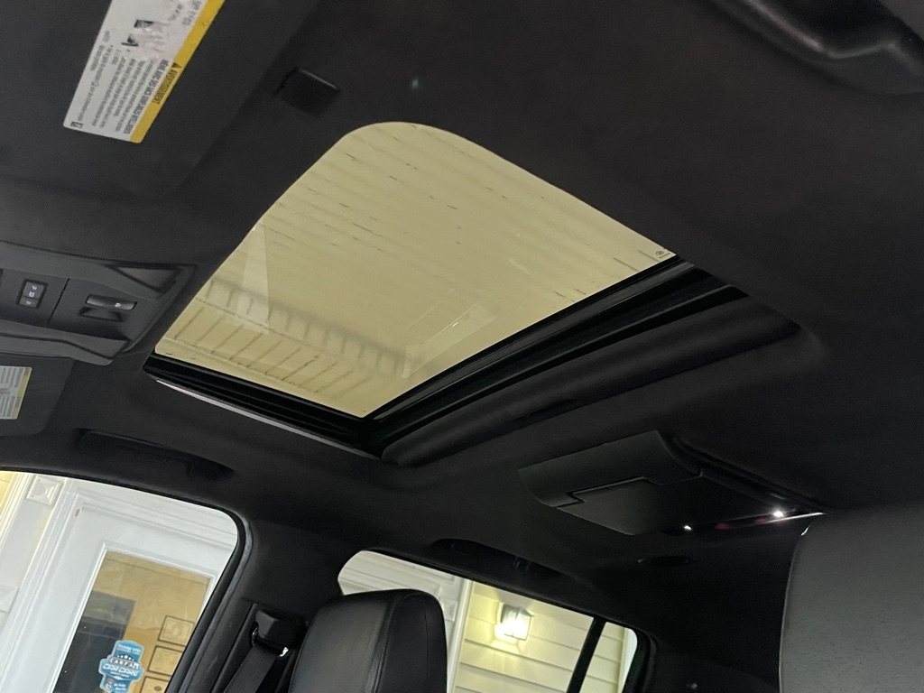 Cadillac Escalade ESV Platinum 4WD 2017