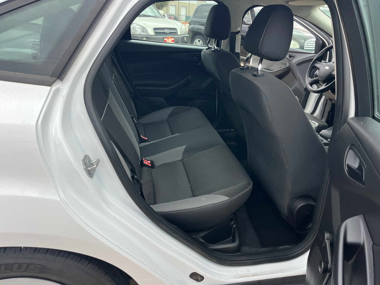 Ford Focus S Sedan 2014