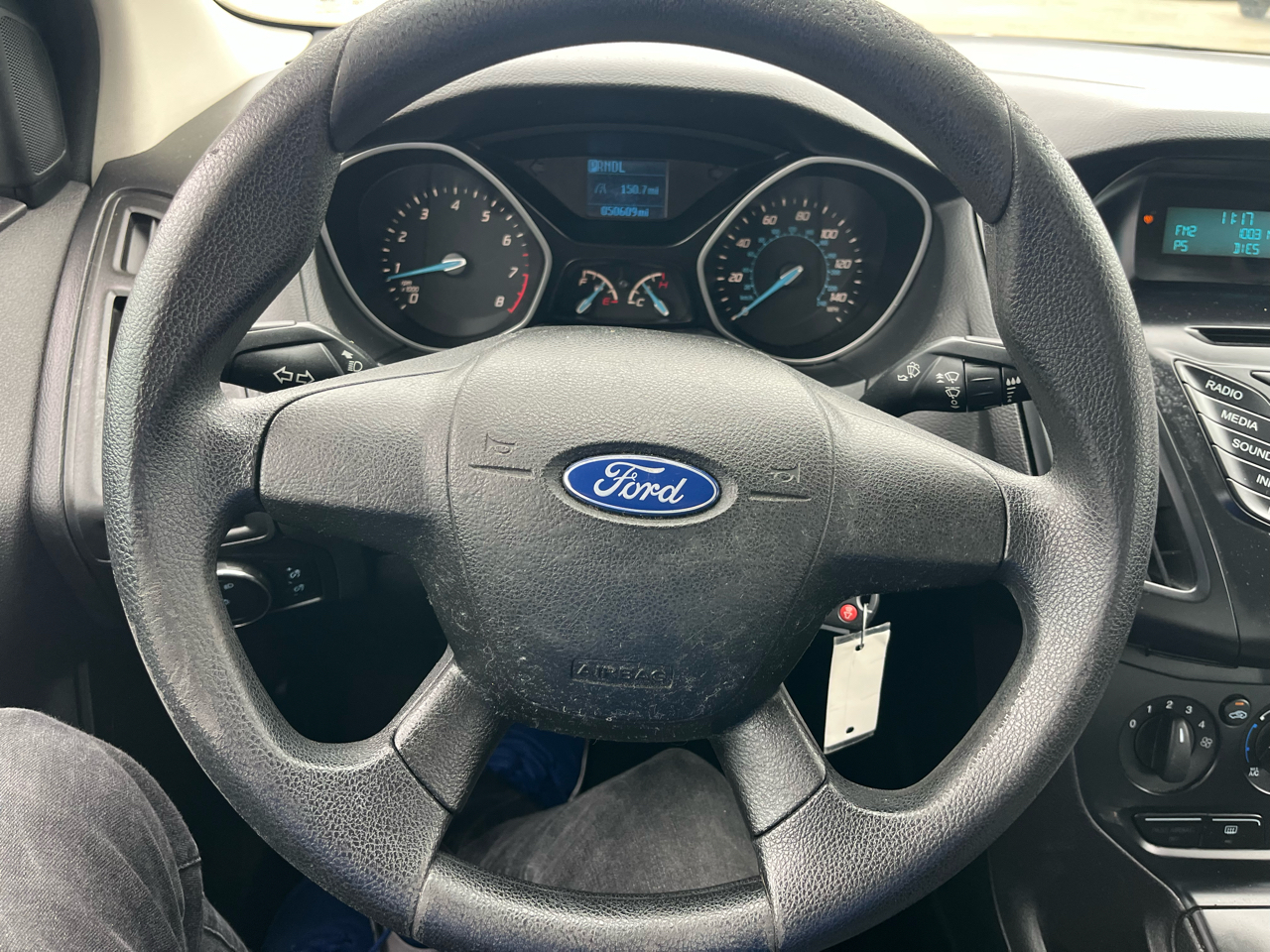 Ford Focus S Sedan 2014