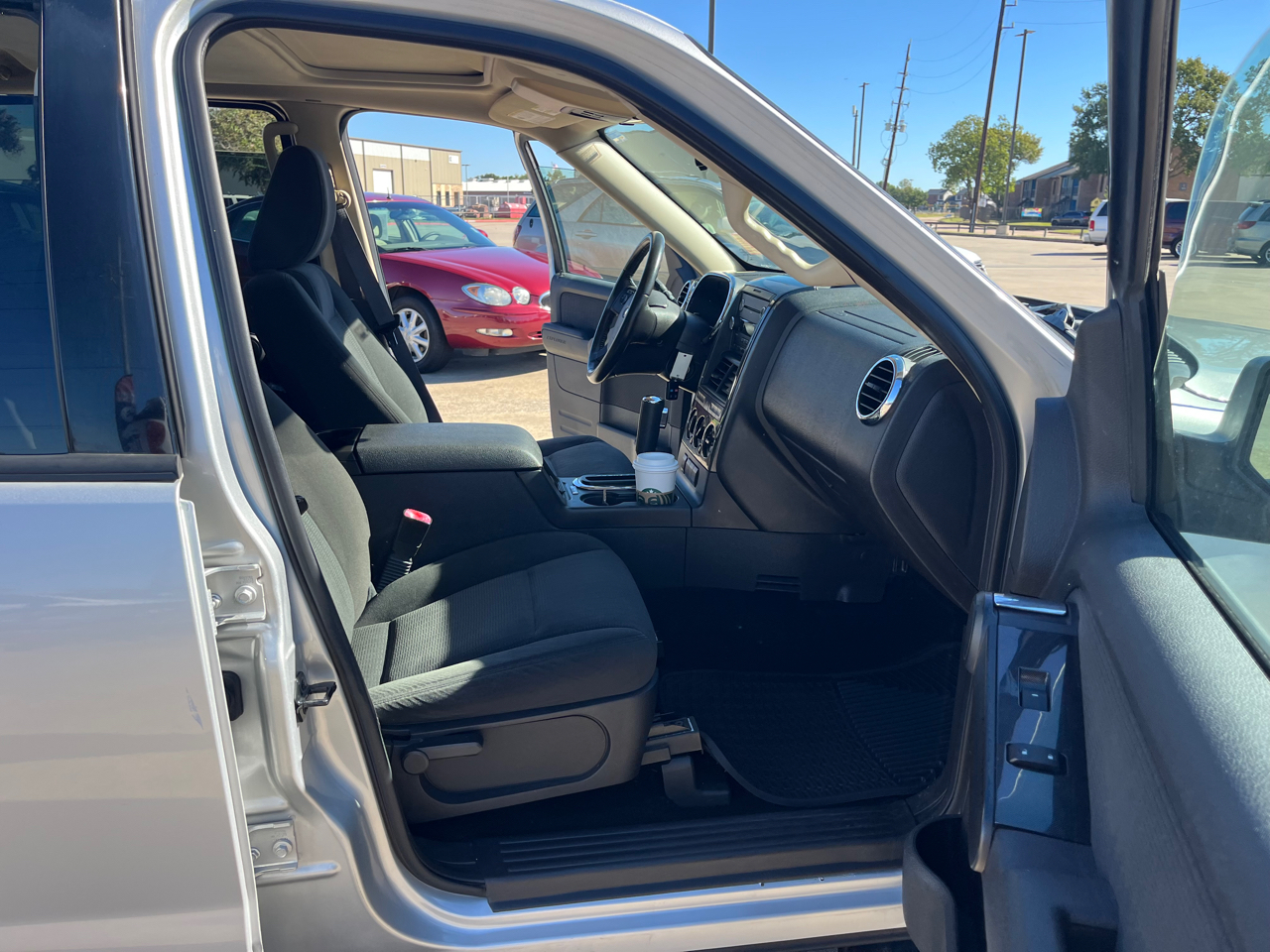 Ford Explorer XLT 4.0L 4WD 2010