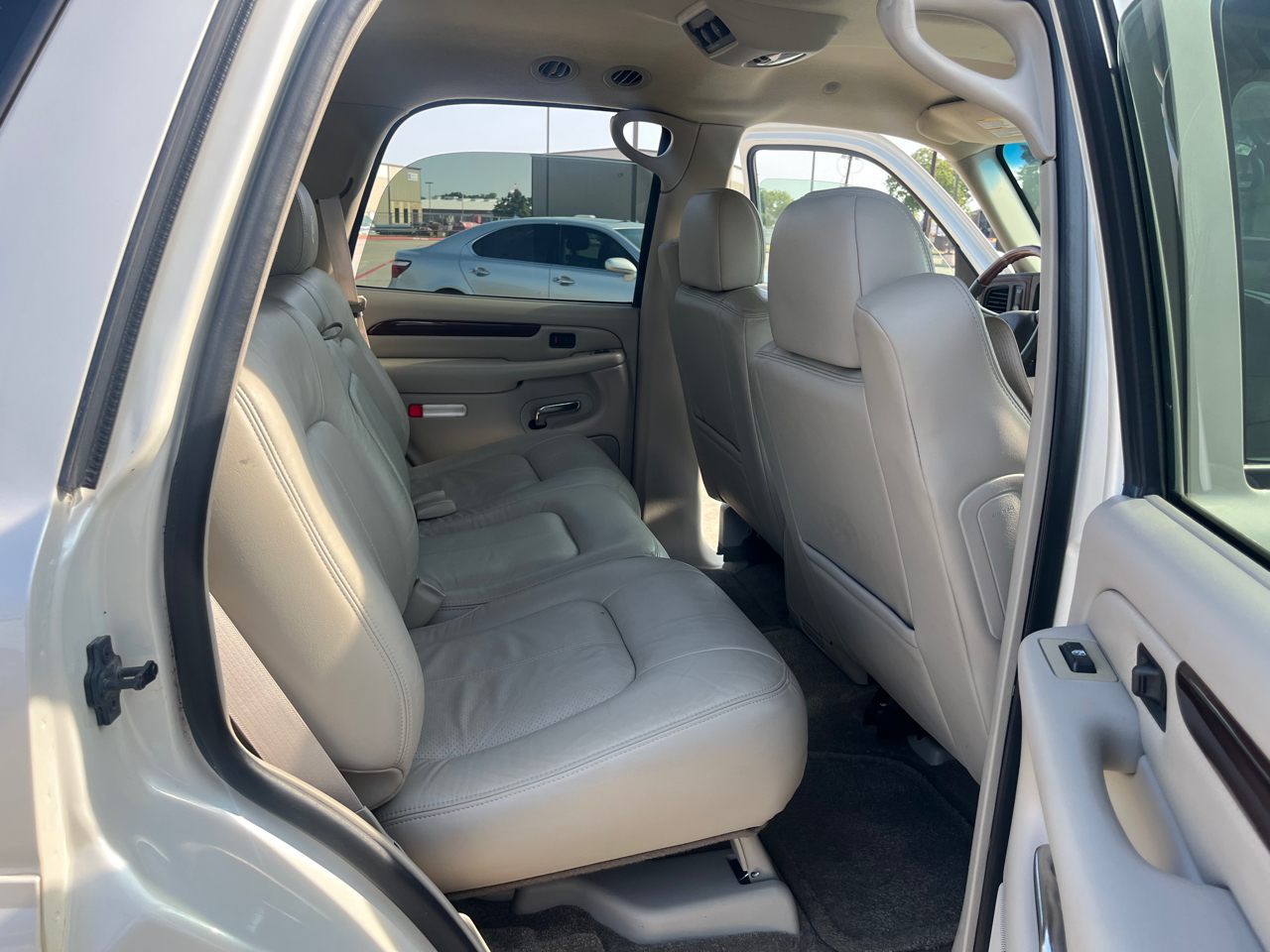 Cadillac Escalade 2WD 2002