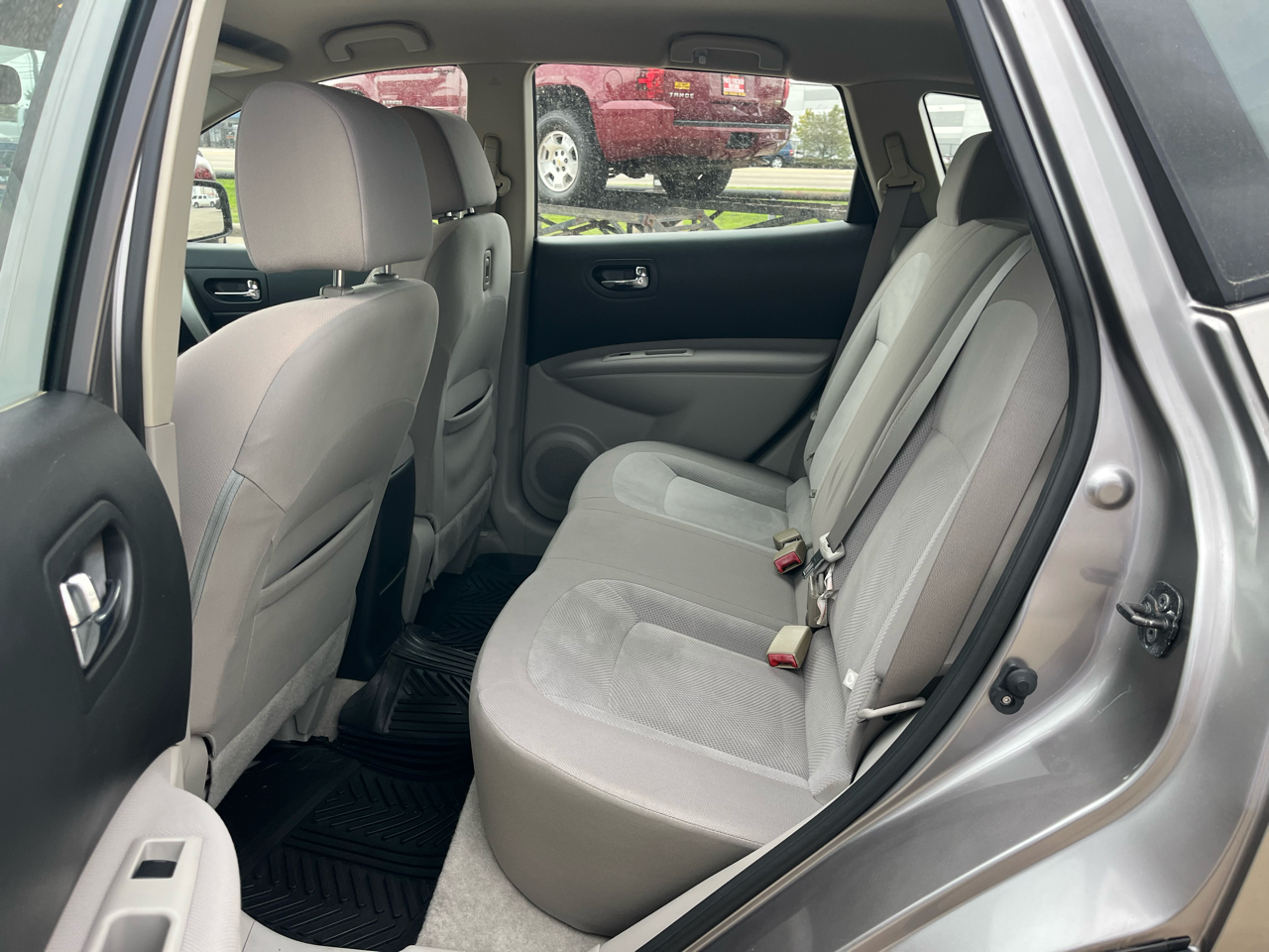 Nissan Rogue S FWD Krom Edition 2012