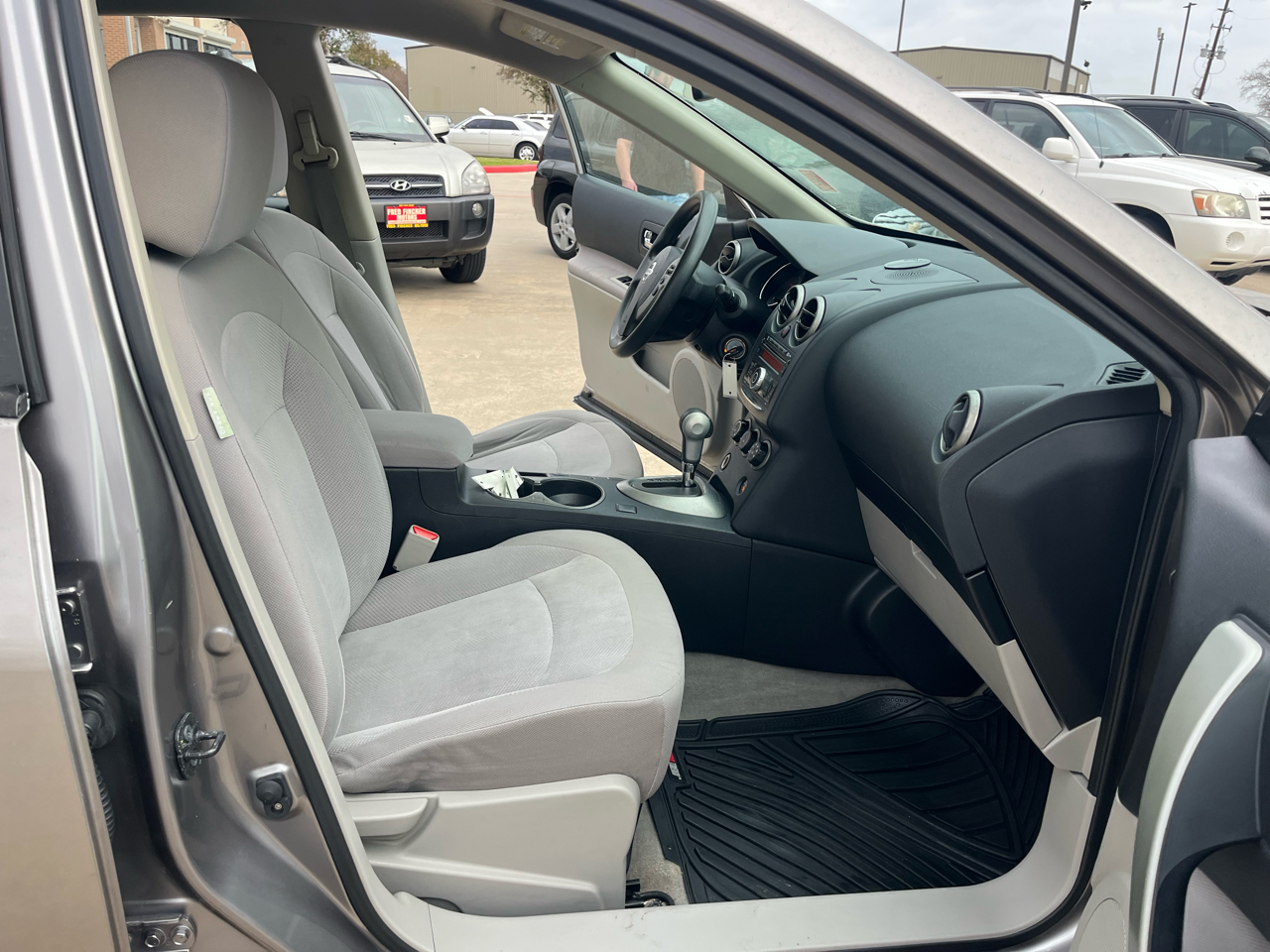 Nissan Rogue S FWD Krom Edition 2012