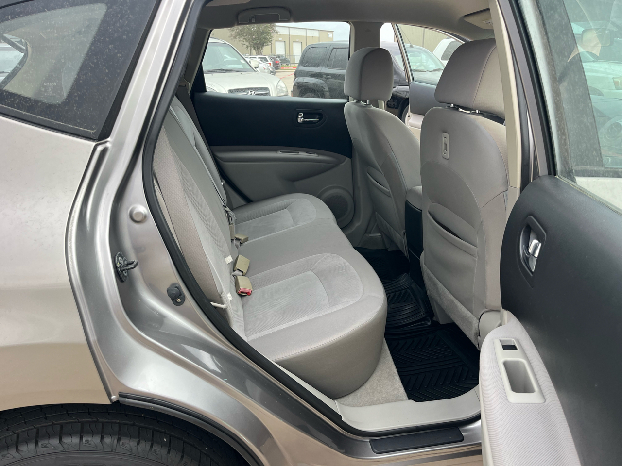 Nissan Rogue S FWD Krom Edition 2012