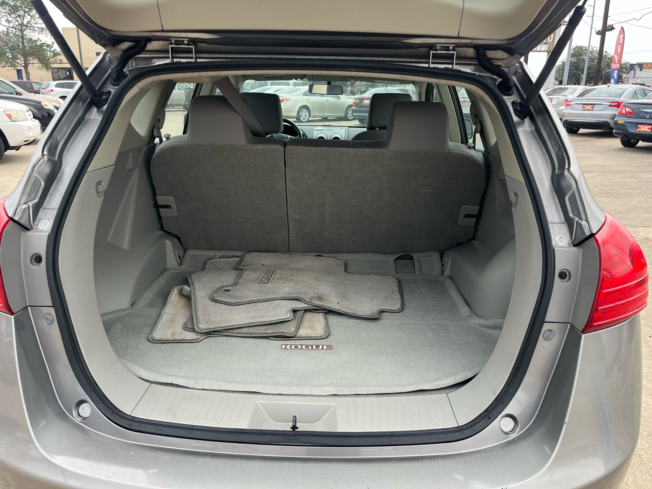 Nissan Rogue S FWD Krom Edition 2012