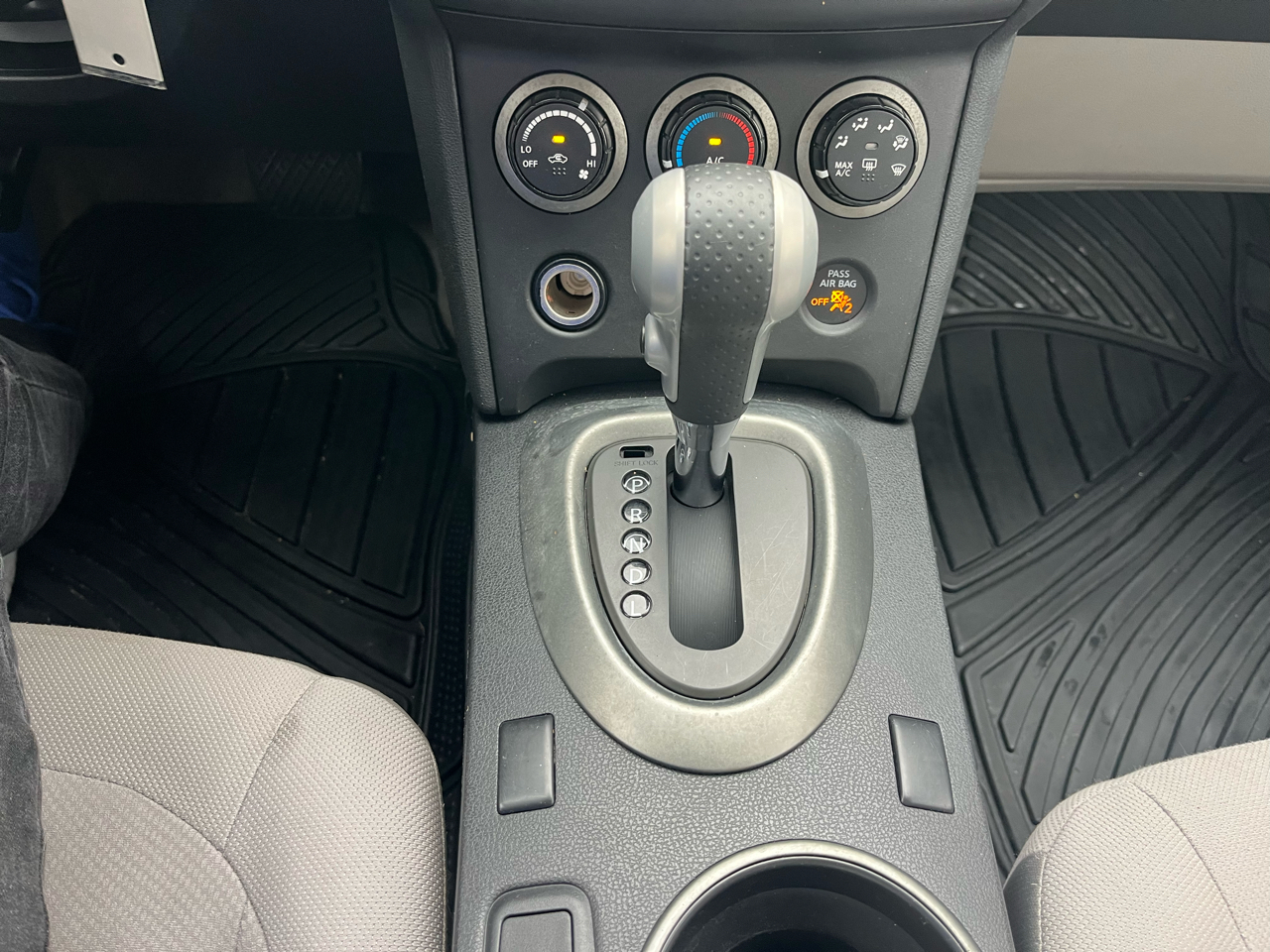 Nissan Rogue S FWD Krom Edition 2012