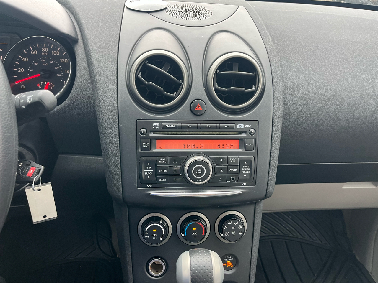 Nissan Rogue S FWD Krom Edition 2012