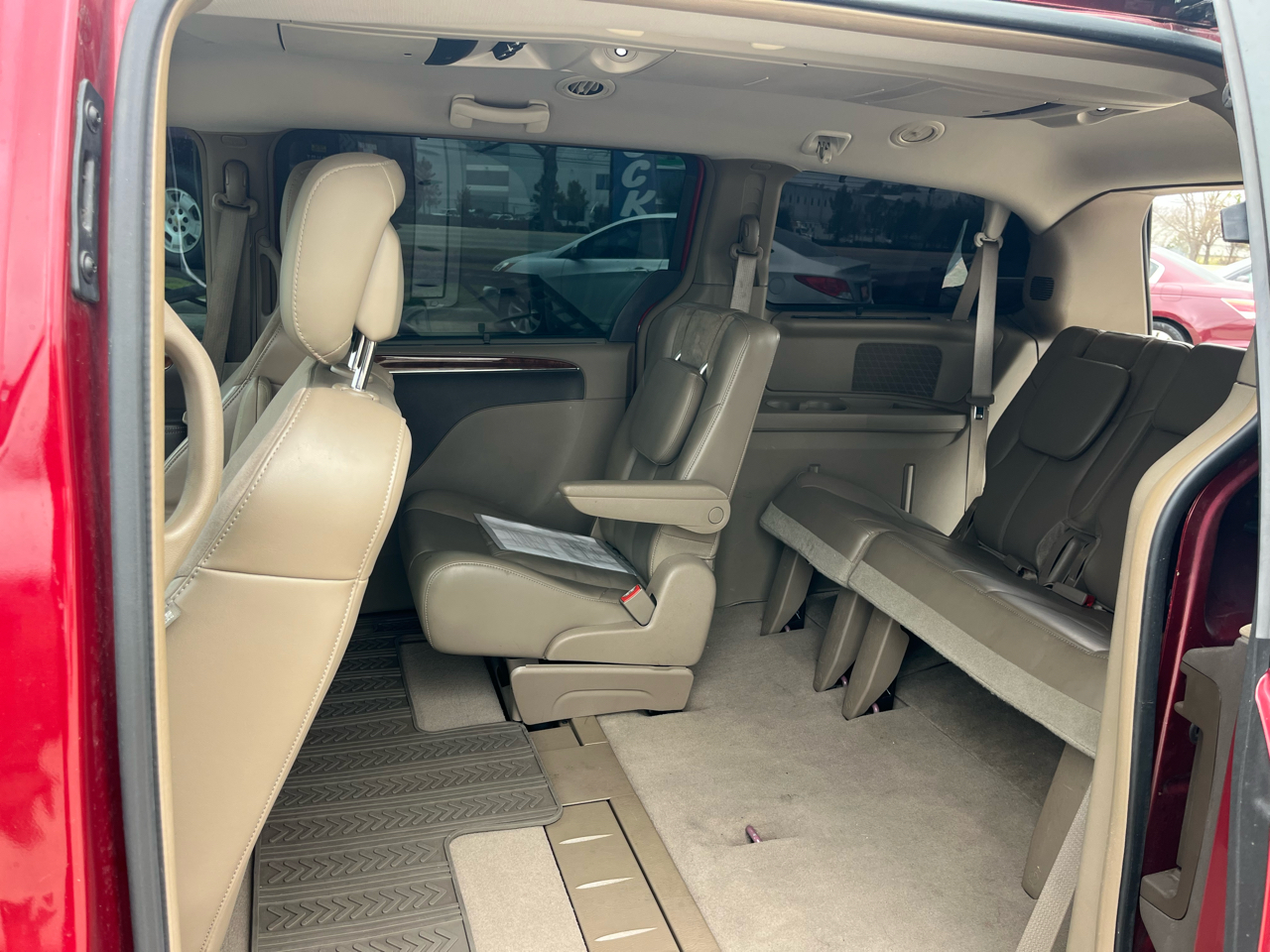 Chrysler Town & Country Limited 2011