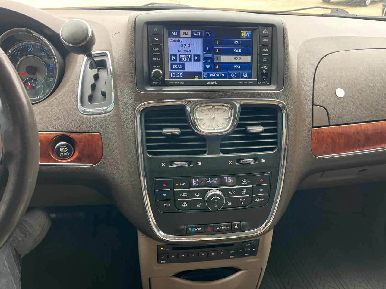 Chrysler Town & Country Limited 2011