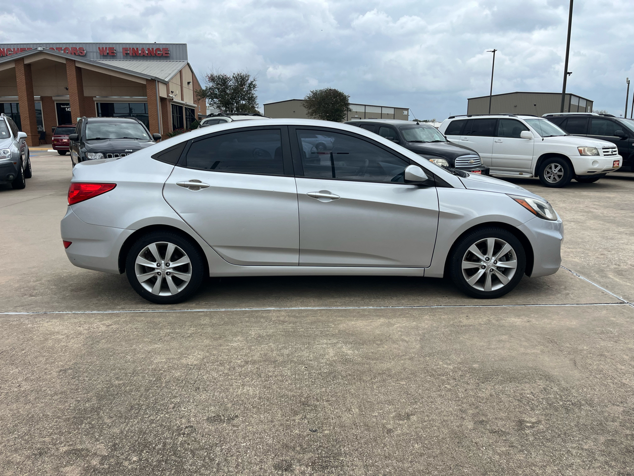 Hyundai Accent GLS 4-Door 2012