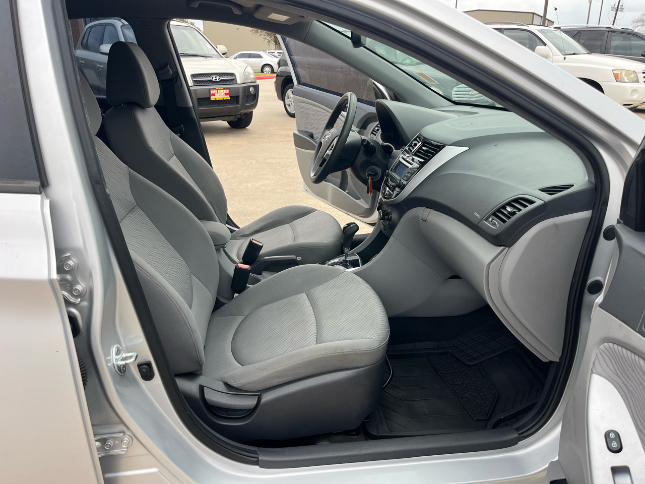 Hyundai Accent GLS 4-Door 2012