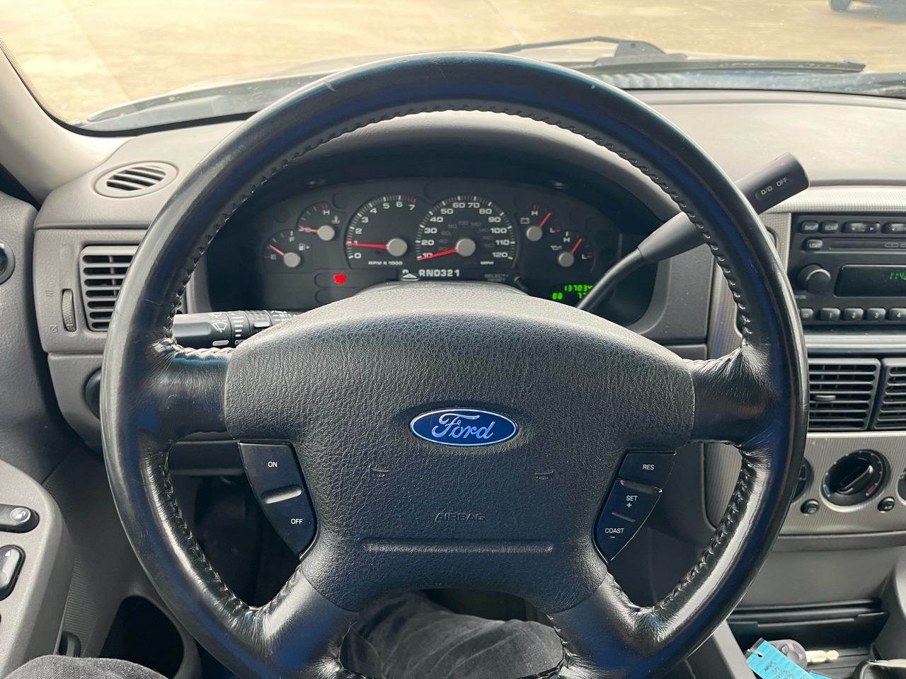 Ford Explorer XLT 4.6L 4WD 2003