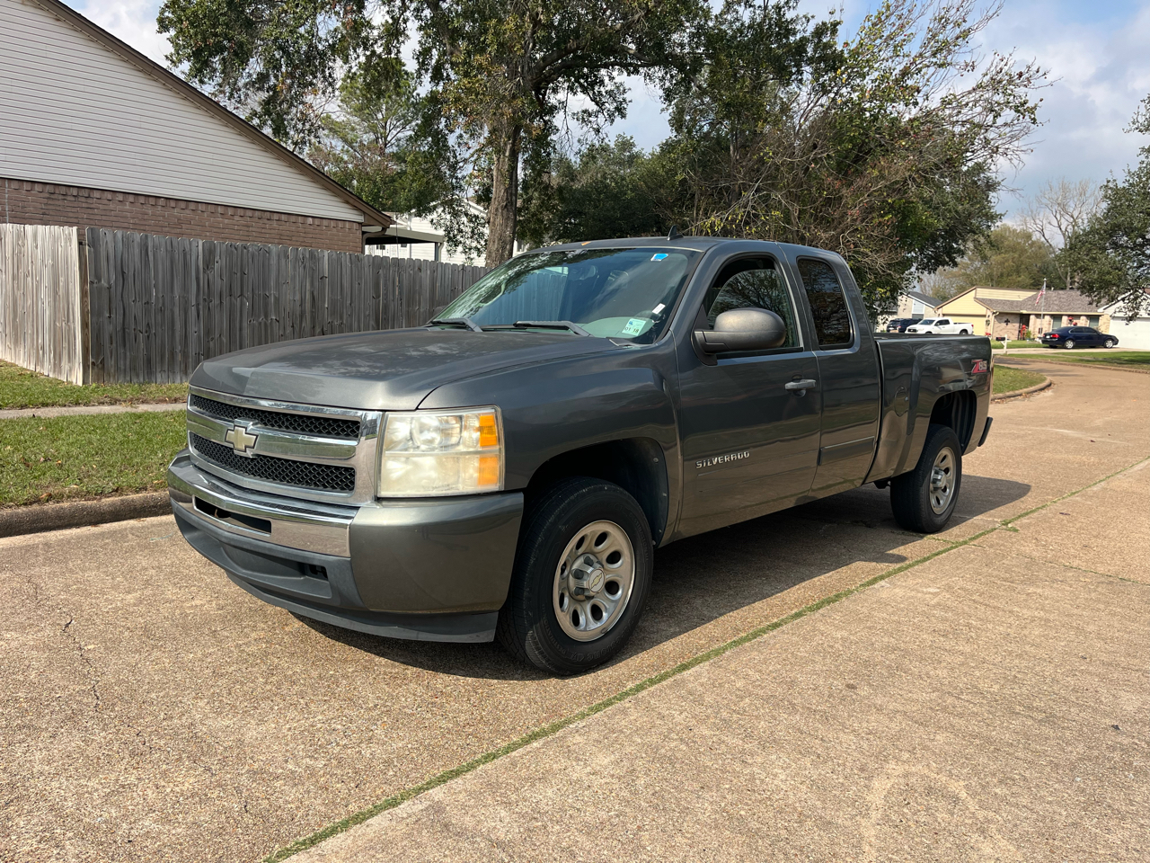 Chevrolet Silverado 1500 LS Extended Cab 2WD 2011