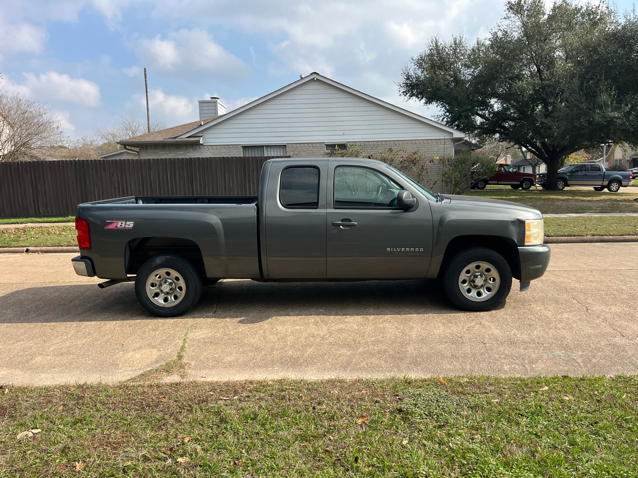 Chevrolet Silverado 1500 LS Extended Cab 2WD 2011