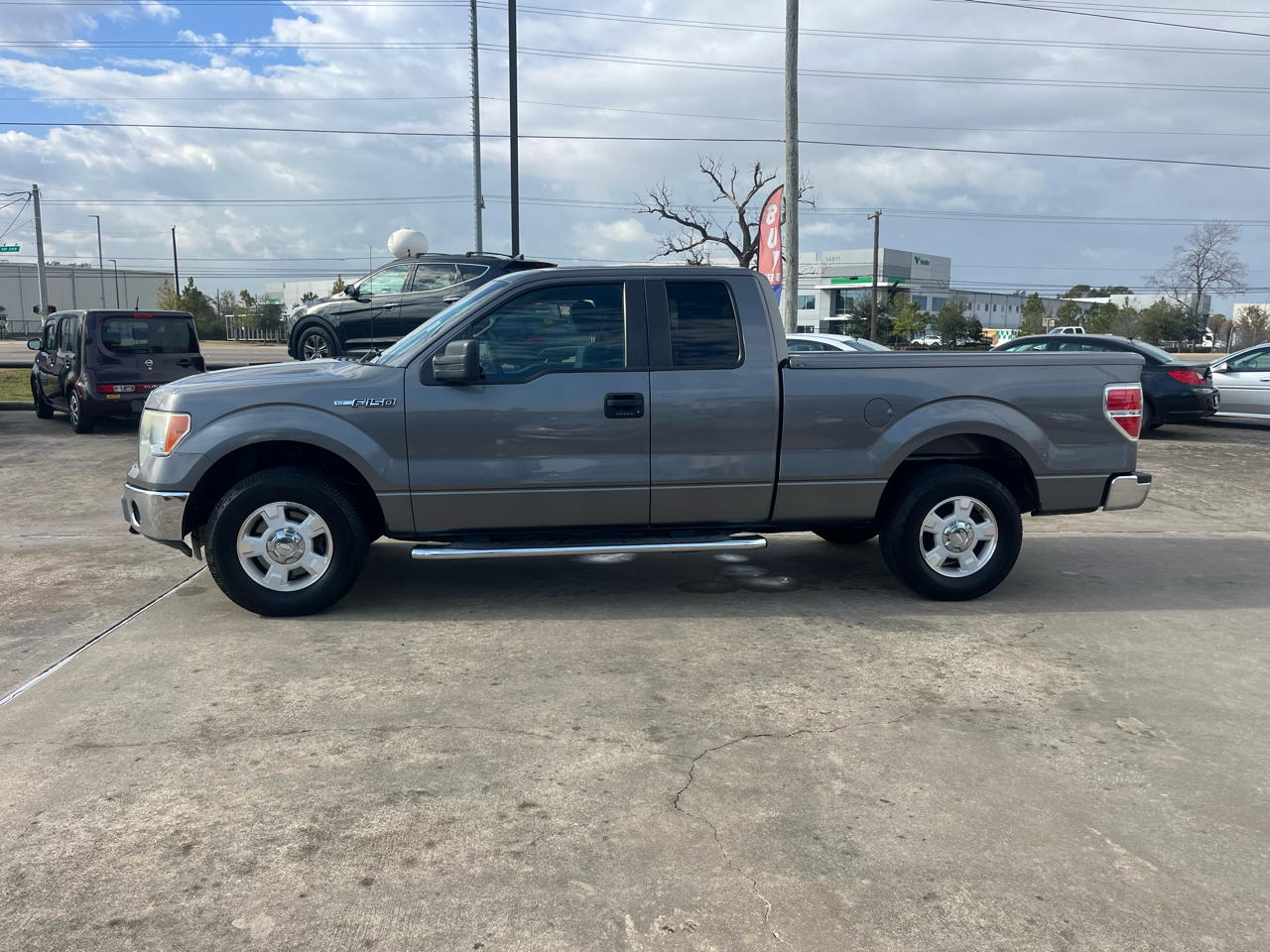 Ford F-150 XL SuperCab 8-ft. Bed 2WD 2013