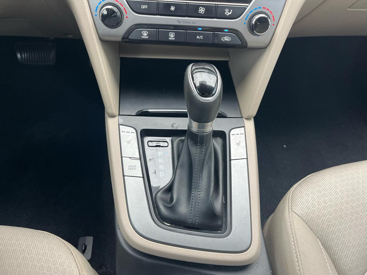 Hyundai Elantra Value Edition 6A 2017